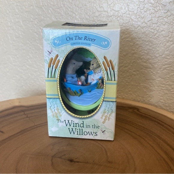 The Wind in the Willows on the River Figurine half egg CVS exclusive in box - Picture 6 of 6